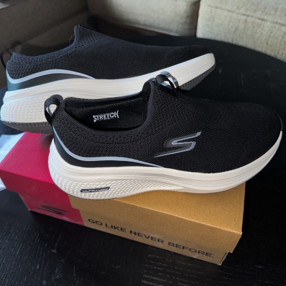 *BRAND NEW* Sketchers Go Run Elevate